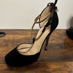 Gucci suede peep toe t-strap shoes with gold detail. Size 8